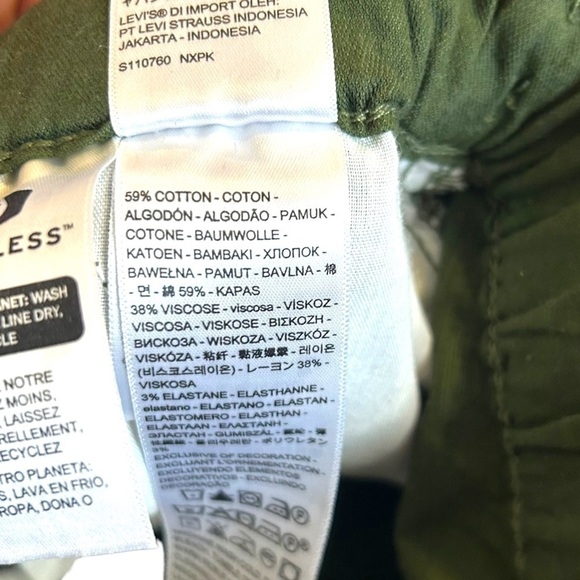 Levi's Off Duty Joggers - Picture 11 of 14